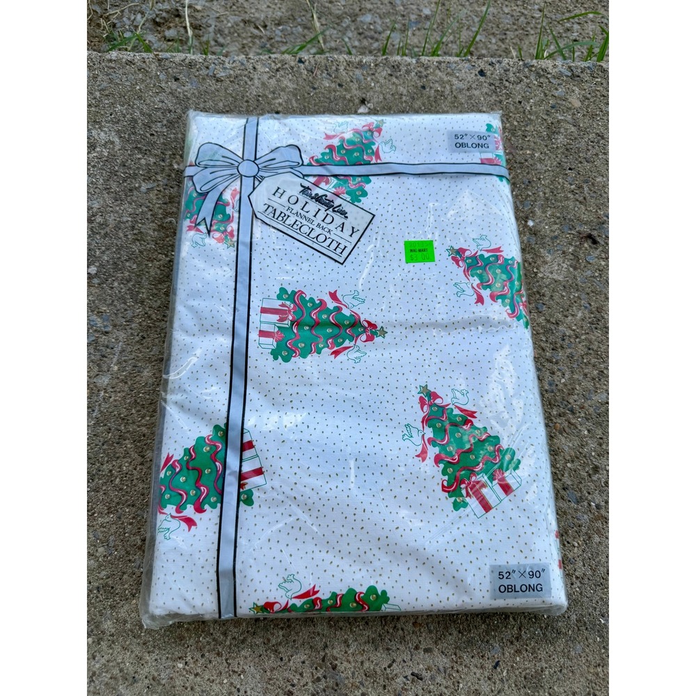 Vintage 1989 Town & Country Christmas Tablecloth Flannel Back Vinyl 52x90 Oblong